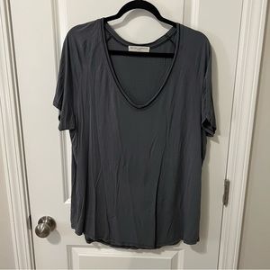 ⭐️ 3/$30 Project Social T Urban Outfitters Gray Top - Size Medium